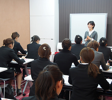 3ヶ月目 痩身理論と健康食品の座学研修を行います。